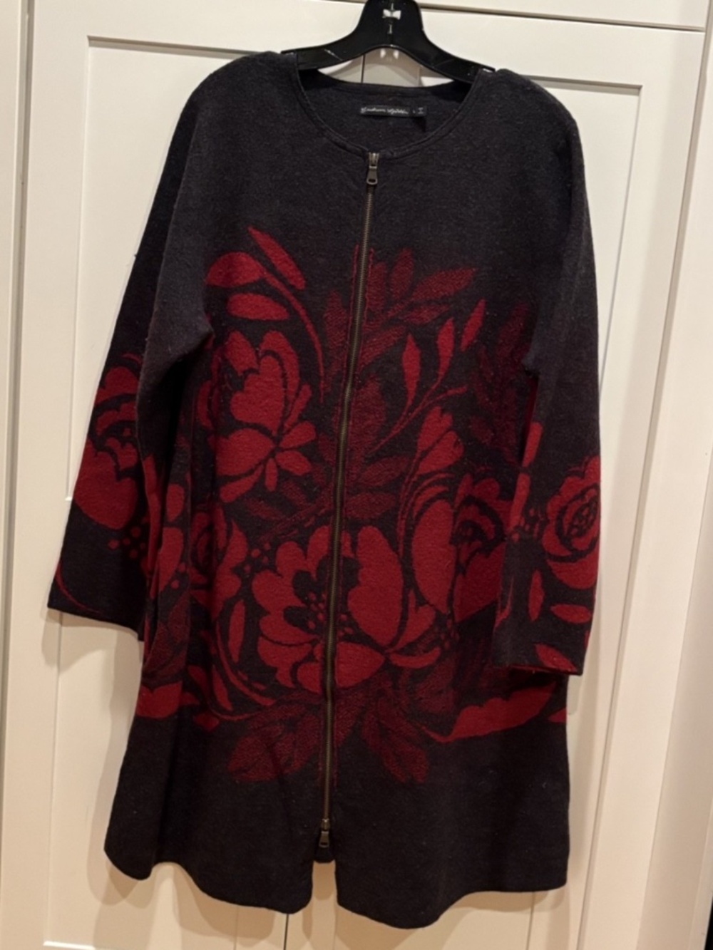 Gudrun Sjoden Gray Red Floral Knit 100% Wool zip-front Cardigan/Coat Size Large